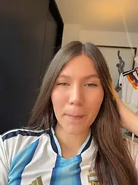 AmelieLaurent  online show from 07-03-26, 03:51