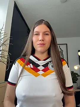 AmelieLaurent  online show from 07-04-26, 03:51