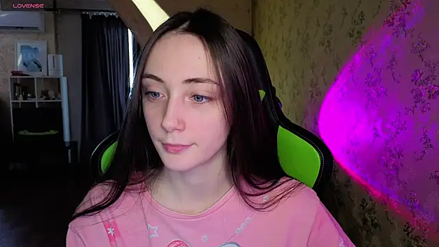 Lexi Split online show from 11-15-25, 06:11