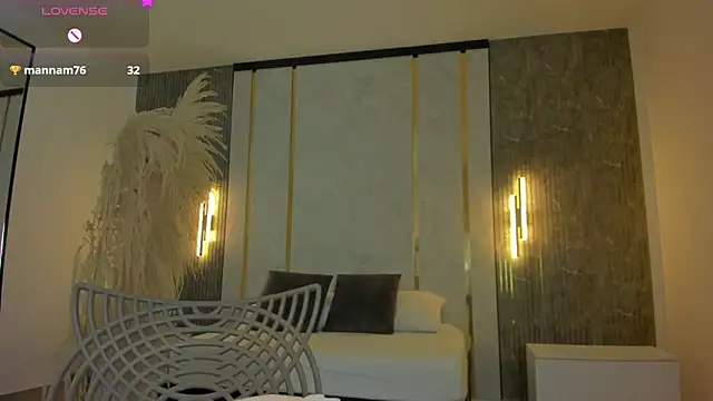 Snapshot of riley_sierra chatting on 01-14-26, 12:33 riley sierra online show from 01-14-26, 12:33