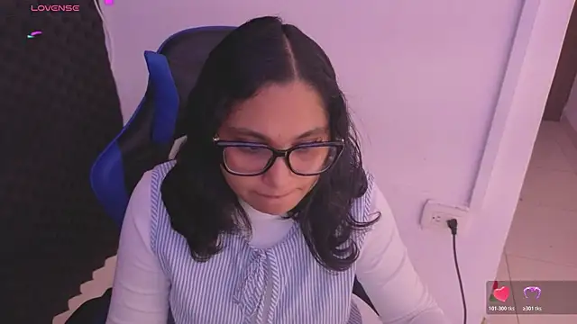 Cuteprincess21 online show from 04-22-26, 12:24