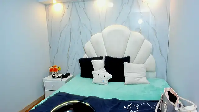 Rosalinda Cortez online show from 03-12-25, 04:24