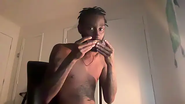 Snapshot of ITSONLYKENNY chatting on 09-25-25, 12:58 ITSONLYKENNY online show from 09-25-25, 12:58