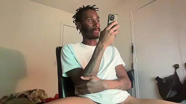 Snapshot of ITSONLYKENNY chatting on 10-07-25, 05:48 ITSONLYKENNY online show from 10-07-25, 05:48