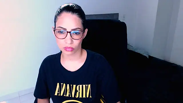 Snapshot of diana__34 chatting on 05-15-26, 12:17 diana 34 online show from 05-15-26, 12:17