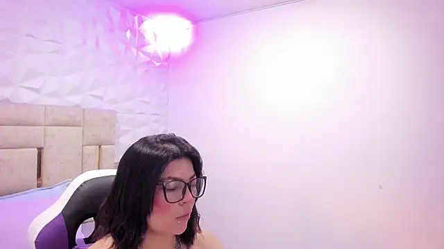 Snapshot of PauletteJ chatting on 12-18-25, 12:00 PauletteJ online show from 12-18-25, 12:00