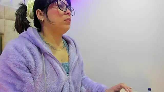 Snapshot of PauletteJ chatting on 01-07-26, 11:45 PauletteJ online show from 01-07-26, 11:45