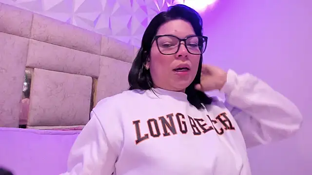 Snapshot of PauletteJ chatting on 02-10-26, 11:58 PauletteJ online show from 02-10-26, 11:58