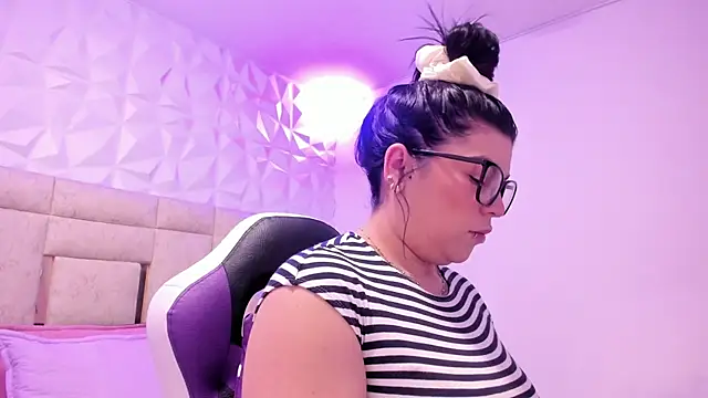 Snapshot of PauletteJ chatting on 02-11-26, 11:59 PauletteJ online show from 02-11-26, 11:59