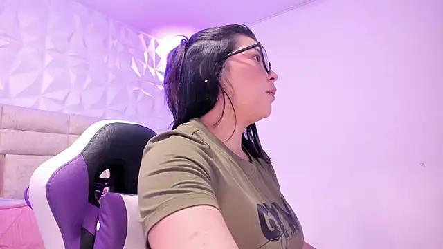 Snapshot of PauletteJ chatting on 02-17-26, 11:40 PauletteJ online show from 02-17-26, 11:40