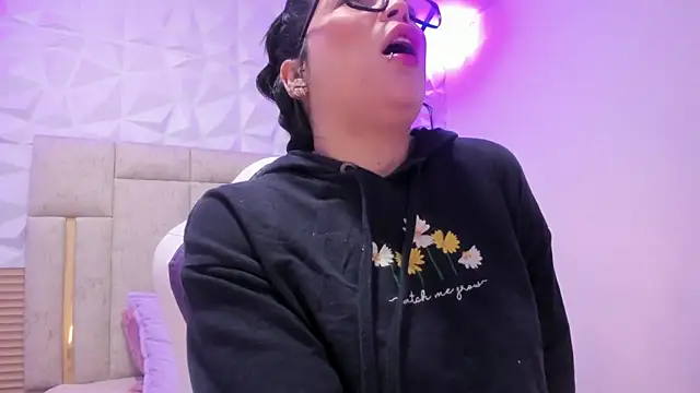 Snapshot of PauletteJ chatting on 02-25-26, 12:04 PauletteJ online show from 02-25-26, 12:04