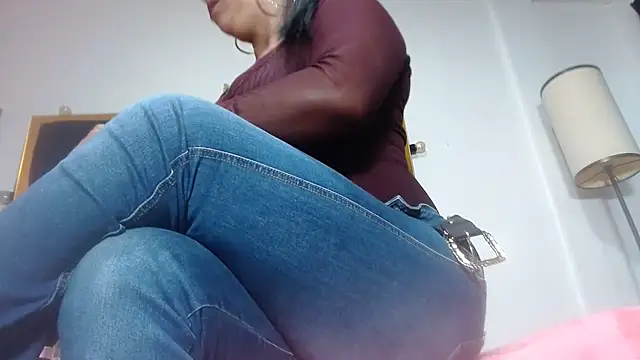 Helennahot online show from 04-14-26, 01:50