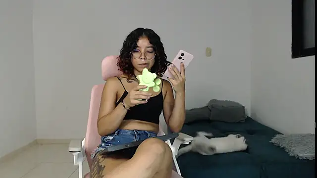 Snapshot of Putaku_San chatting on 12-30-24, 04:53 Putaku San online show from 12-30-24, 04:53