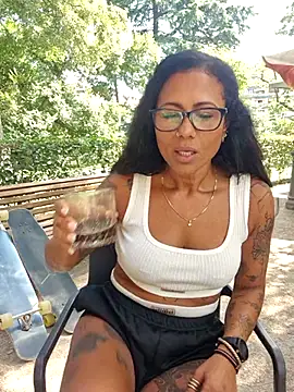 Snapshot of Allana_Squirt chatting on 09-09-25, 11:10 Allana Squirt online show from 09-09-25, 11:10