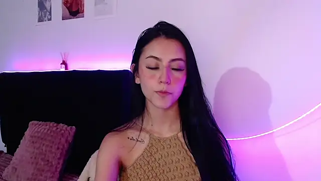 Snapshot of Coralinnee_ chatting on 03-16-25, 03:47 Coralinnee  online show from 03-16-25, 03:47