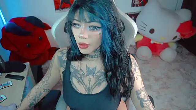Snapshot of Deadly_Doll chatting on 06-17-26, 10:10 Deadly Doll online show from 06-17-26, 10:10
