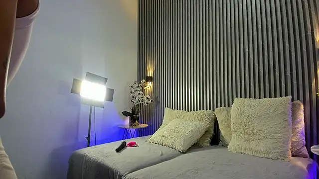 SHANONCLARK online show from 10-17-25, 07:05