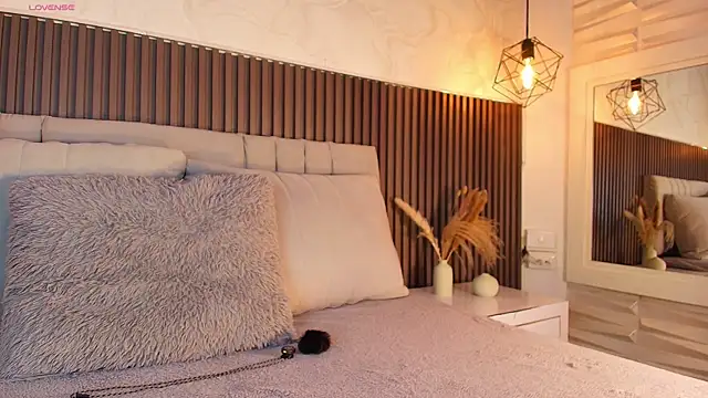 SHANONCLARK online show from 01-10-26, 06:09