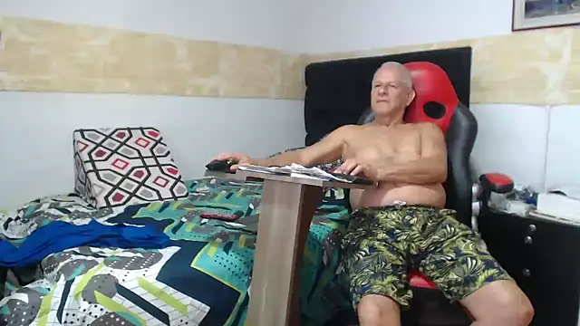 Snapshot of VALENTINO1983_ chatting on 11-06-25, 05:36 VALENTINO1983 online show from 11-06-25, 05:36