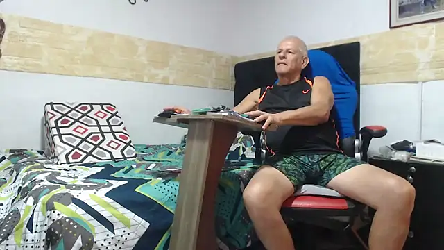 Snapshot of VALENTINO1983_ chatting on 11-08-25, 02:45 VALENTINO1983 online show from 11-08-25, 02:45