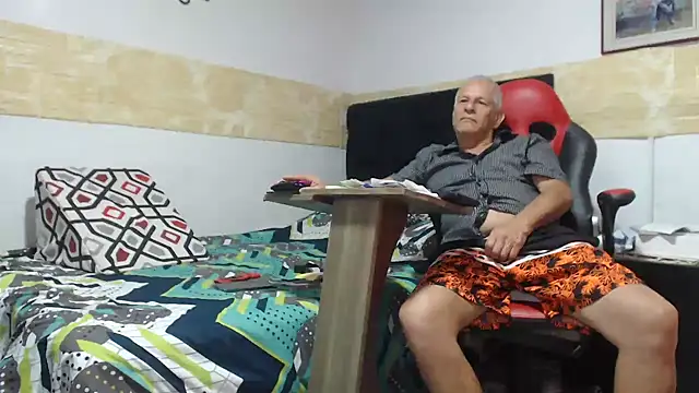 Snapshot of VALENTINO1983_ chatting on 11-15-25, 07:05 VALENTINO1983 online show from 11-15-25, 07:05