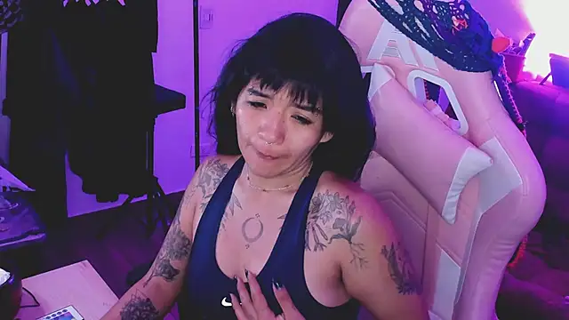 Snapshot of annie_walker6 chatting on 03-06-25, 03:24 annie walker6 online show from 03-06-25, 03:24