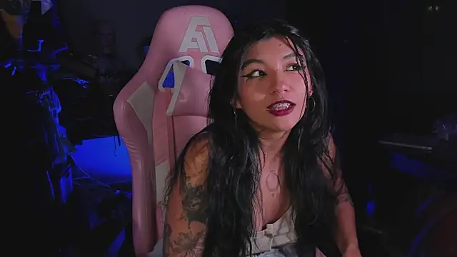 Snapshot of annie_walker6 chatting on 10-15-25, 01:28 annie walker6 online show from 10-15-25, 01:28