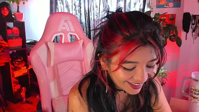 annie walker6 online show from 04-20-26, 05:26