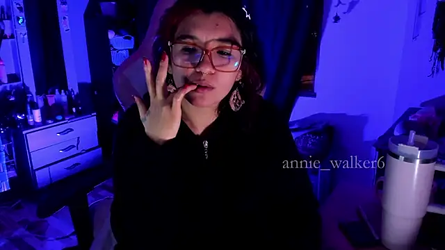 annie walker6 online show from 07-09-26, 04:38