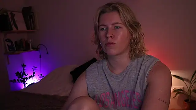 moonamii online show from 12-18-25, 06:25