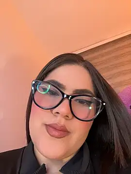 Snapshot of Valenhill@xh chatting on 07-14-26, 04:28 Valenhillxh online show from 07-14-26, 04:28