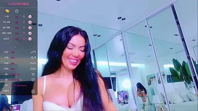 Snapshot of wowEva chatting on 02-08-25, 11:33 wowEva online show from 02-08-25, 11:33