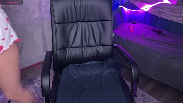 amanda strong online show from 04-22-26, 01:08