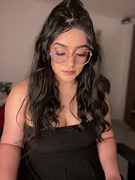 Lia flowers online show from 12-13-25, 11:54