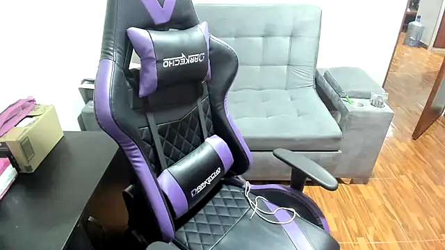 Snapshot of LuisaReyes_2911 chatting on 01-26-25, 02:45 LuisaReyes 2911 online show from 01-26-25, 02:45