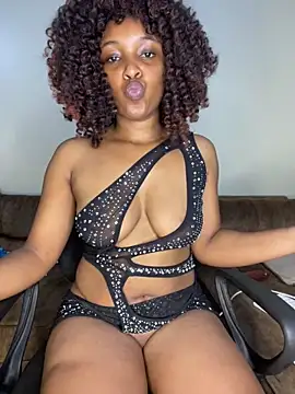 Snapshot of sweetestval chatting on 02-16-25, 09:16 sweetestval online show from 02-16-25, 09:16