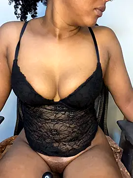 Snapshot of sweetestval chatting on 10-17-25, 04:59 sweetestval online show from 10-17-25, 04:59