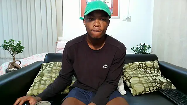 Snapshot of iCrushYenu chatting on 01-08-25, 11:41 iCrushYenu online show from 01-08-25, 11:41