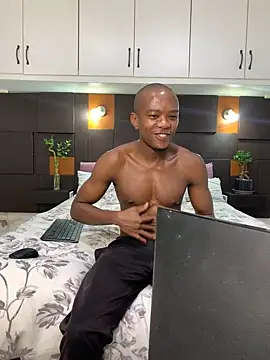 Snapshot of iCrushYenu chatting on 02-09-25, 01:00 iCrushYenu online show from 02-09-25, 01:00