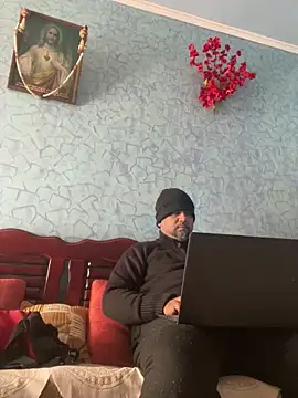 Dick 6inches online show from 12-16-25, 07:46