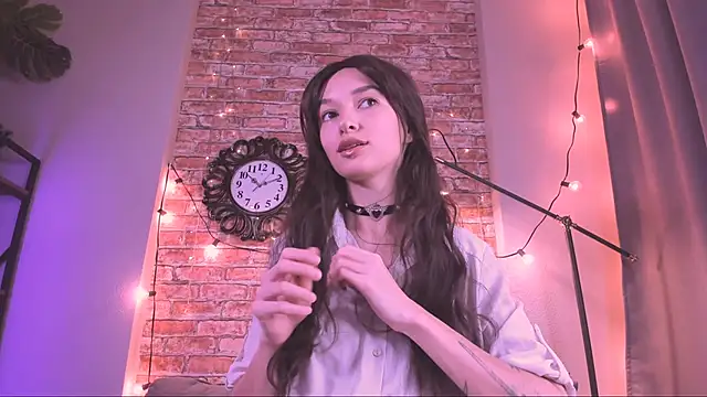 VivianLy  online show from 11-07-25, 12:16