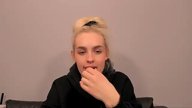 OliviaKisss online show from 02-13-26, 07:43