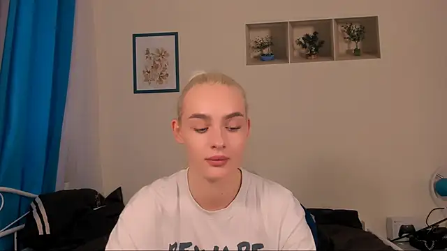 Snapshot of OliviaKisss chatting on 05-31-26, 03:08 OliviaKisss online show from 05-31-26, 03:08