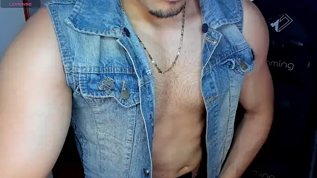 Snapshot of Tommy_Bred chatting on 05-18-26, 06:25 Tommy Bred online show from 05-18-26, 06:25