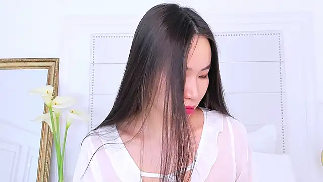 NaomiYuu online show from 02-07-25, 02:19