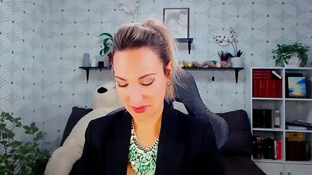 MillaXQueen online show from 10-25-25, 03:07