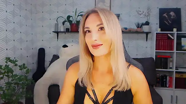 MillaXQueen online show from 07-28-26, 11:28