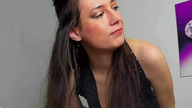 JuliaHunts online show from 11-24-25, 05:40