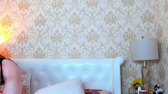 JuliaHunts online show from 04-04-26, 04:11