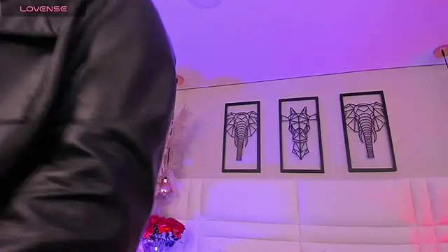 Rebeca jones online show from 11-17-25, 12:11